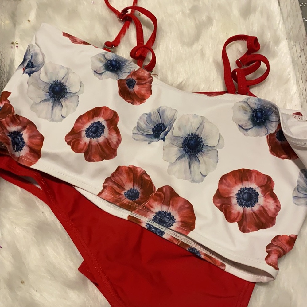 Red two piece bathing suit ❤️🔥 - Picture 3 of 4
